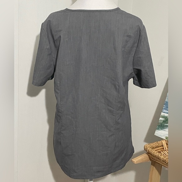 FIGS Medical Scrubs Women's Casma Three-Pocket Scrub Top Sz M Gray - Picture 12 of 16
